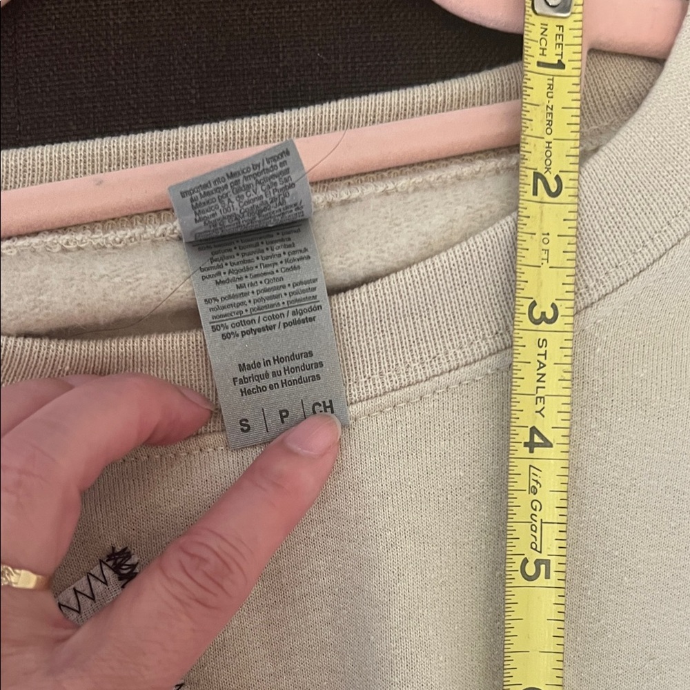 #1442+ Unisex’s Nike Cream and Black Graphic Sweater - Picture 4 of 10